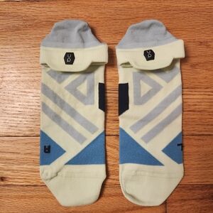 Mens On Running XL No Show Socks